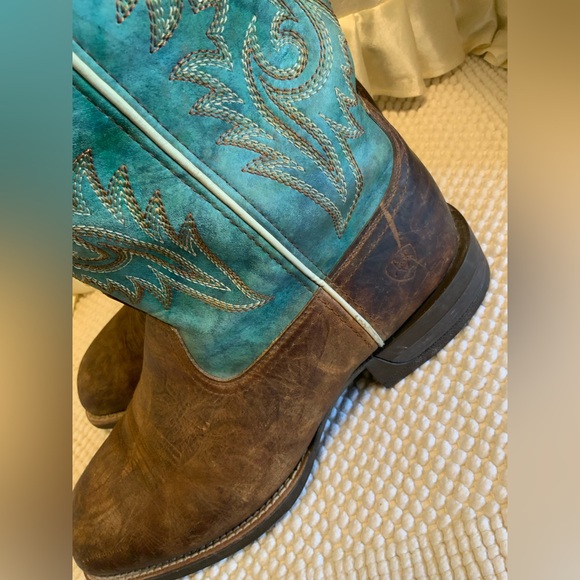 ARIAT - Picture 6 of 9